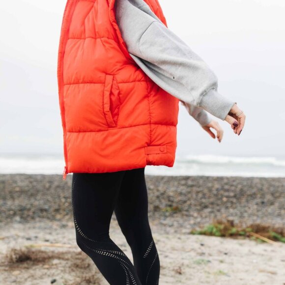 Free movement In A Bubble Puffer Vest - Picture 8 of 11